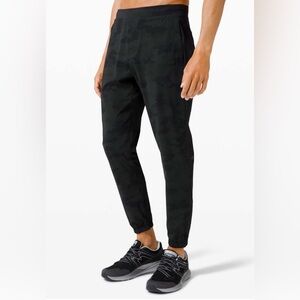 Men's Lululemon Heritage 365 Black Camo Surge Mens Jogger Pant Size Small